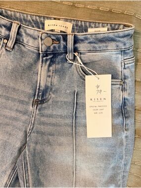 Women’s Light Wash High-Rise Risen Jeans NWT